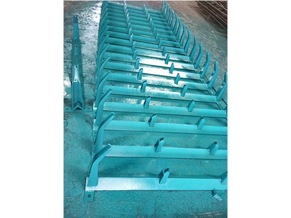 Belt conveyor bracket