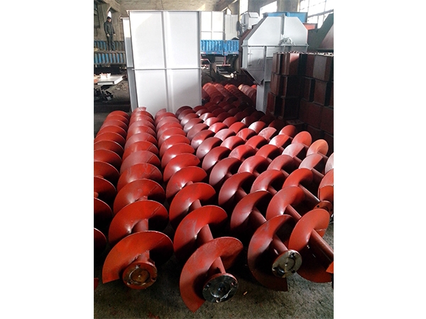 Reamer with shaft screw conveying